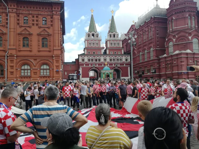 Najveća navijačka zastava stigla u Moskvu