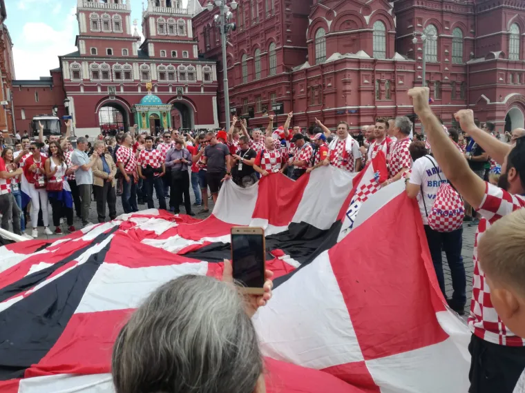 Najveća navijačka zastava stigla u Moskvu