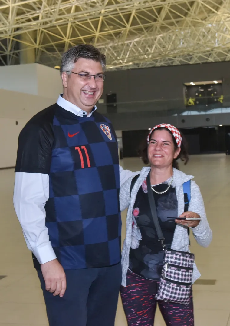 Plačemo! Zabunila se i tražila od Plenkovića da je fotka s Jandrokovićem, misleći da je on premijer