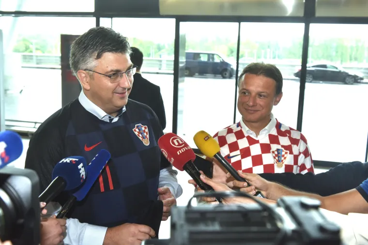 Plačemo! Zabunila se i tražila od Plenkovića da je fotka s Jandrokovićem, misleći da je on premijer