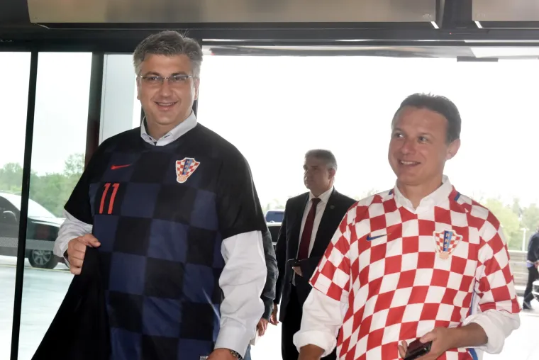 Plačemo! Zabunila se i tražila od Plenkovića da je fotka s Jandrokovićem, misleći da je on premijer