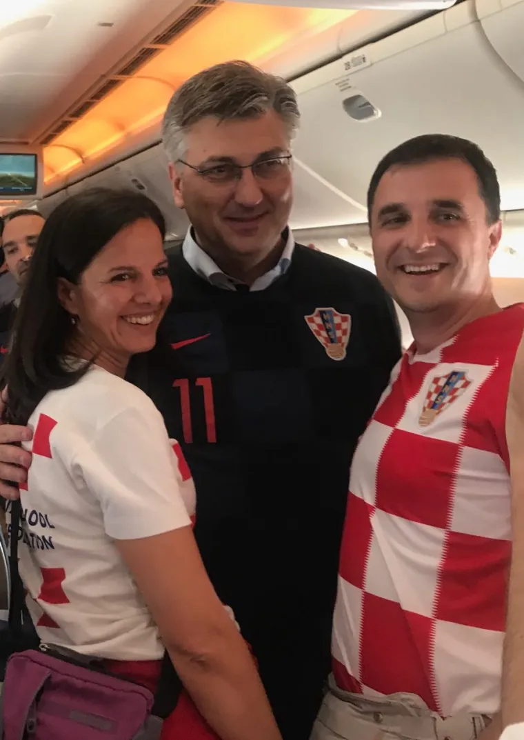 Andrej Plenković i Gordan Jandroković 'u zraku' i dobrom raspoloženju s navijačima