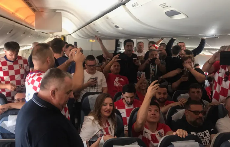 Andrej Plenković i Gordan Jandroković 'u zraku' i dobrom raspoloženju s navijačima