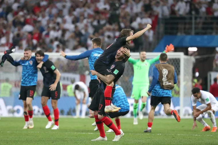 FOTO Pogledajte suze radosnice na&scaron;ih junaka: Ovo su trenuci koji su Hrvatsku bacili u trans!