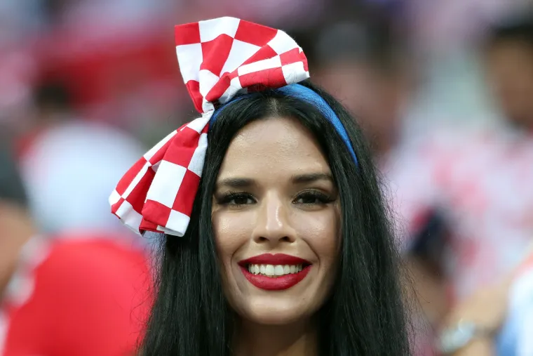 Sve oči su uprte u nju: Ivana Knoll bodri Vatrene u polufinalnom susretu s Engleskom