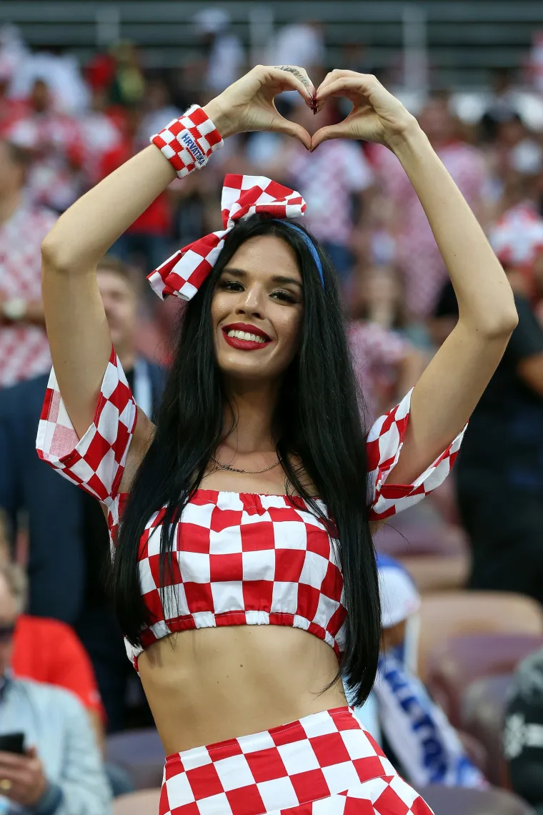 Sve oči su uprte u nju: Ivana Knoll bodri Vatrene u polufinalnom susretu s Engleskom