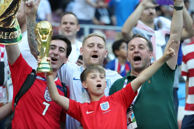 Navijači na tribinama čekaju početak polufinalnog susreta SP-a Hrvatska - Engleska