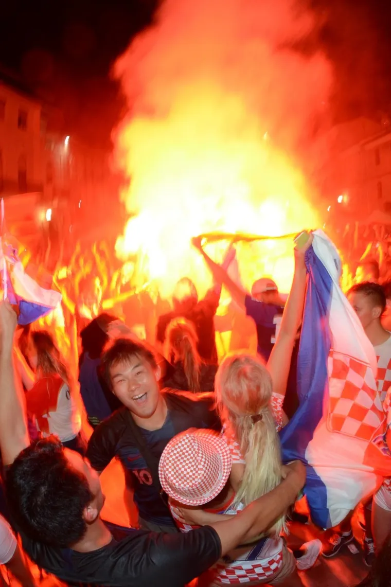 LUDNICA U ZAGREBU I ČITAVOJ ZEMLJI: Baklje, zastave i suze radosnice! Engleze smo vratili kući, nogomet stiže u Hrvatsku