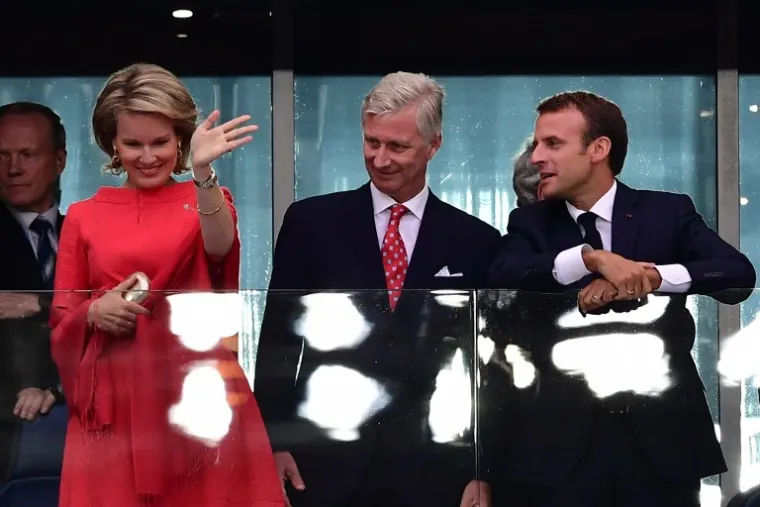 Francuska je sinoć u St. Peterburgu pobijedila Belgiju golom Umtitija i plasirala se u finale Svjetskog prvenstva. Iz svečane lože u dru&scaron;tvu belgijskog kraljevskog para utakmicu je pratio i francuski predsjednik Emmanuel Macron koji je burno proslavio pobjedu svoje reprezentacije.