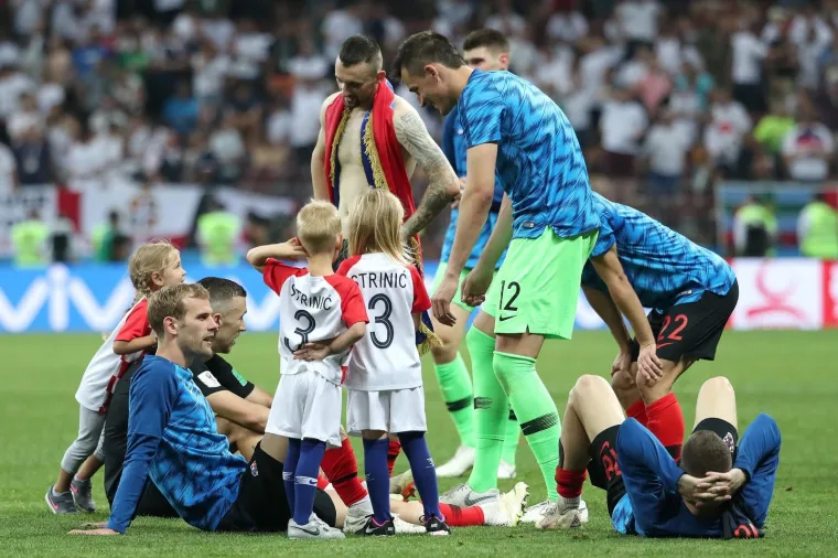 NOVA GENERACIJA VATRENIH: Senzacionalnu pobjedu proslavili s djecom