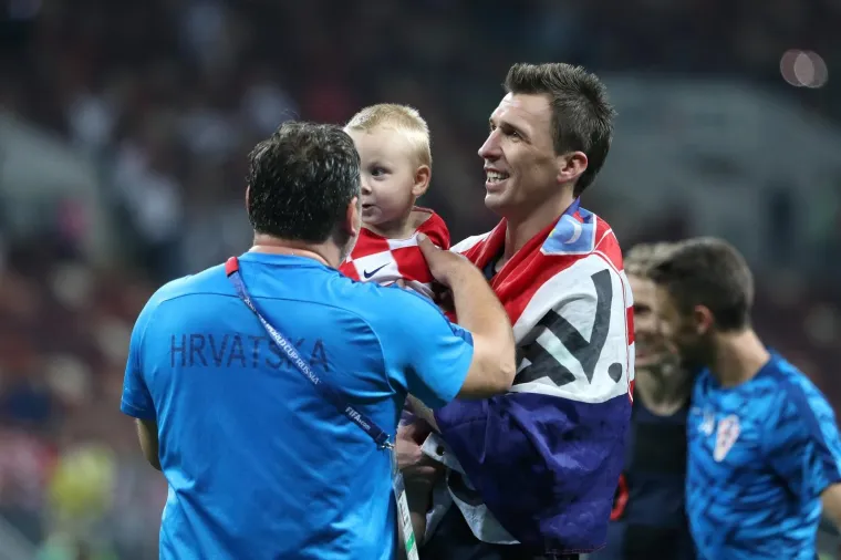 NOVA GENERACIJA VATRENIH: Senzacionalnu pobjedu proslavili s djecom