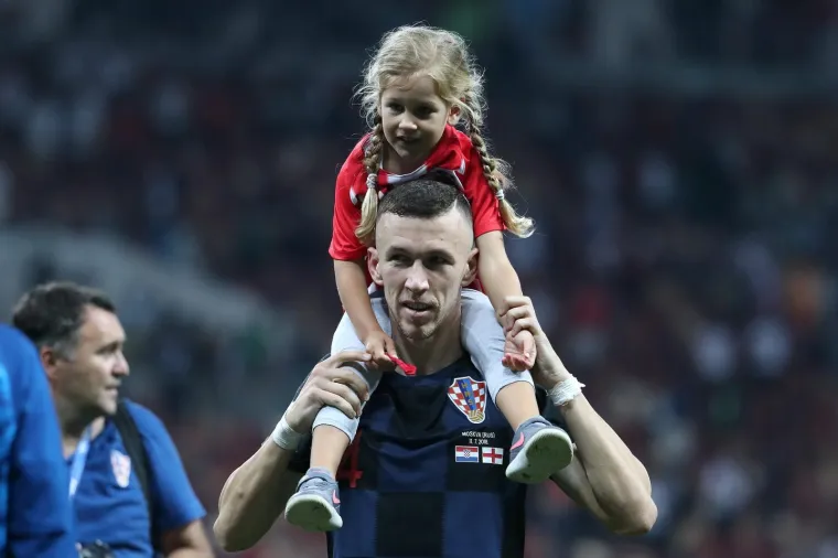 NOVA GENERACIJA VATRENIH: Senzacionalnu pobjedu proslavili s djecom