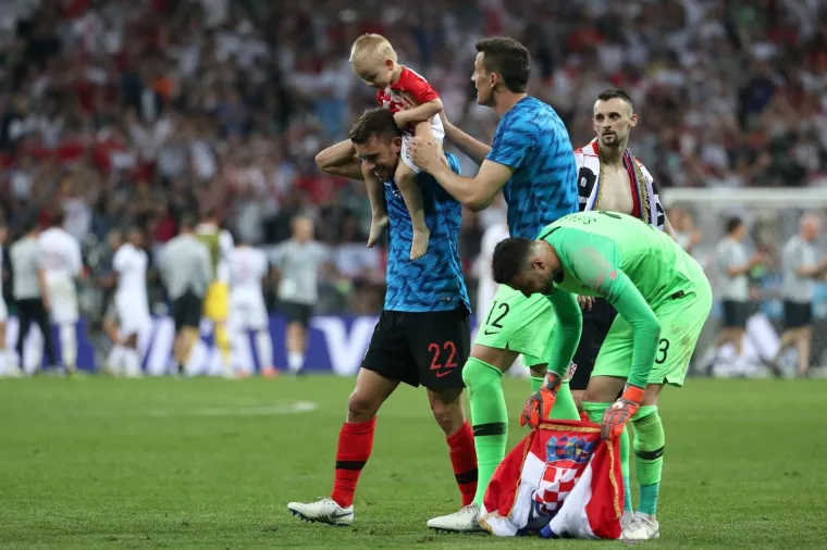 NOVA GENERACIJA VATRENIH: Senzacionalnu pobjedu proslavili s djecom