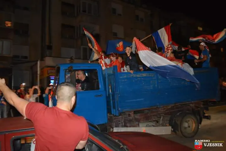 Cijela Hrvatska je uz reprezentaciju: Evo kako ljudi diljem zemlje slave veličanstvene uspjehe Vatrenih u Rusiji