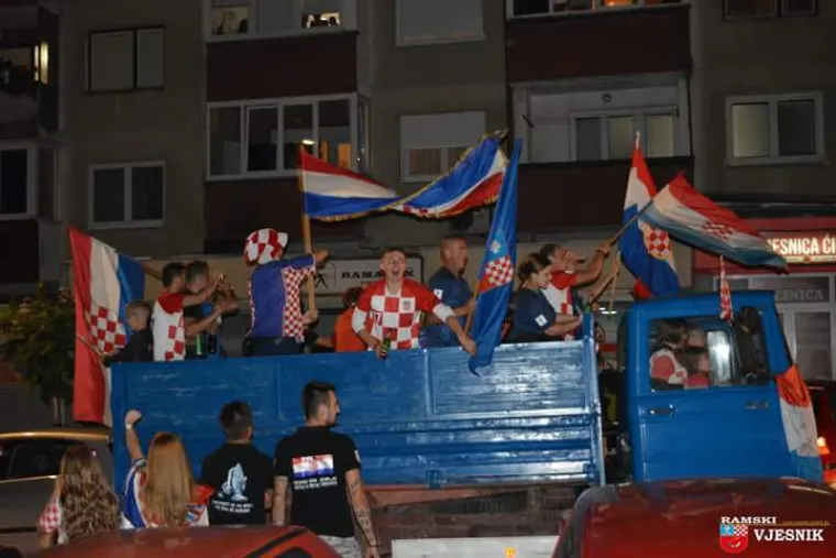 Cijela Hrvatska je uz reprezentaciju: Evo kako ljudi diljem zemlje slave veličanstvene uspjehe Vatrenih u Rusiji