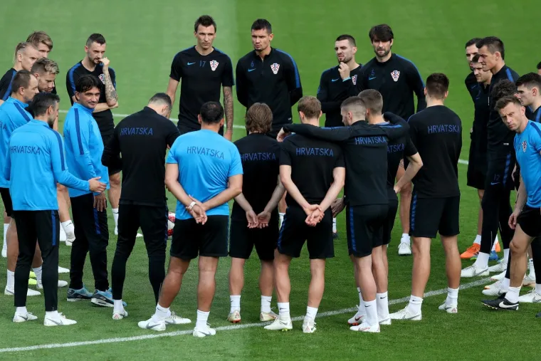 'Mi smo do&scaron;li uživati u finalu, ne pada mi na pamet pred igrače stavljati ikakav teret, neka uživaju, neka sutra igraju nogomet', rekao je izbornik Zlatko Dalić na dana&scaron;njoj presici. A na zadnjem treningu uoči finala bilo je vidljivo da je govorio istinu. Vatreni su opu&scaron;teni, rasterećeni, a kao takvi će biti i najopasniji za svoje suparnike.