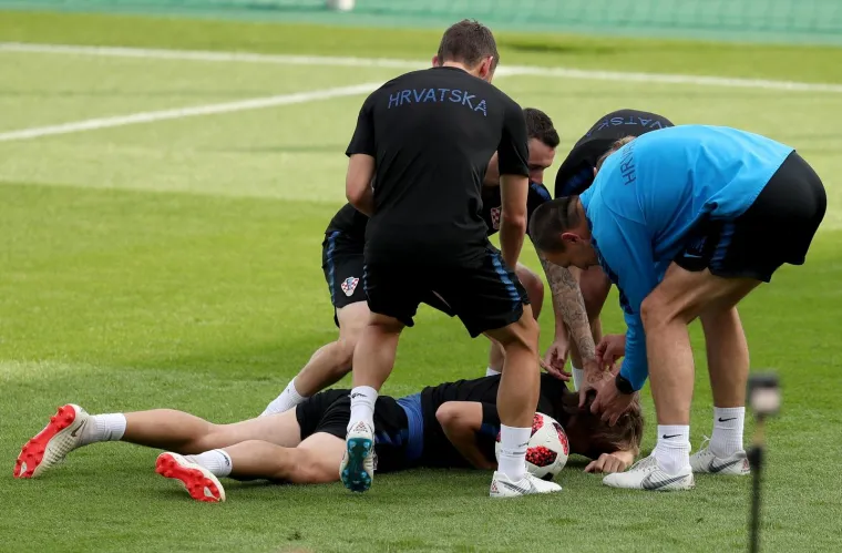 ZADNJI TRENING UOČI FINALA: Kad su ovako opu&scaron;teni, rasterećeni i dobro raspoloženi, nema momčadi na svijetu koju Vatreni ne mogu dobiti