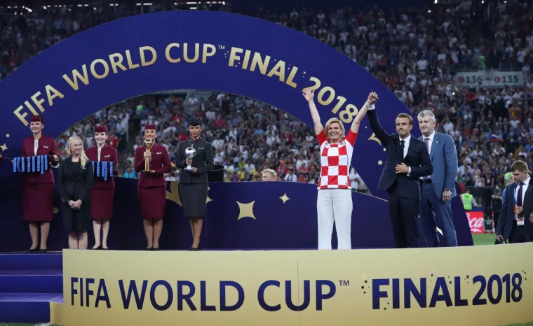 KOLINDA UKRALA SHOW I NA POBJEDNIČKOM POSTOLJU: Grlila je sve oko sebe, a kad je pri&scaron;ao Modrić čak je i zaplakala