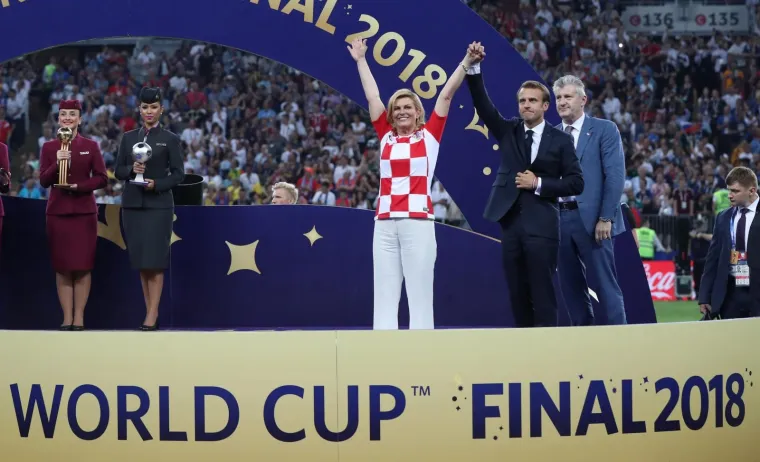 KOLINDA UKRALA SHOW I NA POBJEDNIČKOM POSTOLJU: Grlila je sve oko sebe, a kad je pri&scaron;ao Modrić čak je i zaplakala