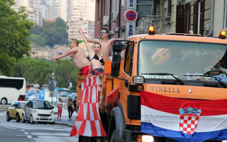 Nakon prvotne tuge, navijači diljem Hrvatske počeli su zasluženo slaviti povijesni uspjeh Vatrenih Rijeka