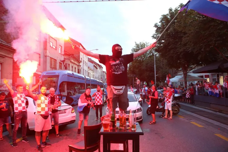 Zagreb - Navijači blokirali Maksimirsku ulicu
Photo: Petar Glebov/PIXSELL