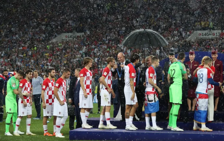 TUŽNI VATRENI DIRNULI NAVIJAČE U SRCE: Dečki, nabacite osmijeh i uživajte u ovom uspjehu, ponosni smo na vas!