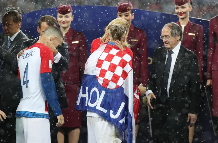 TUŽNI VATRENI DIRNULI NAVIJAČE U SRCE: Dečki, nabacite osmijeh i uživajte u ovom uspjehu, ponosni smo na vas!