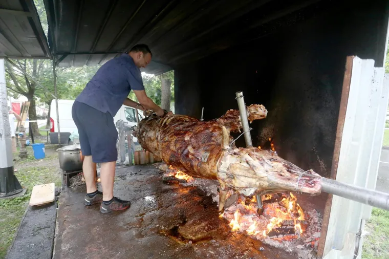Na Male&scaron;nici navijači okrenuli vola uoči finala SP-a