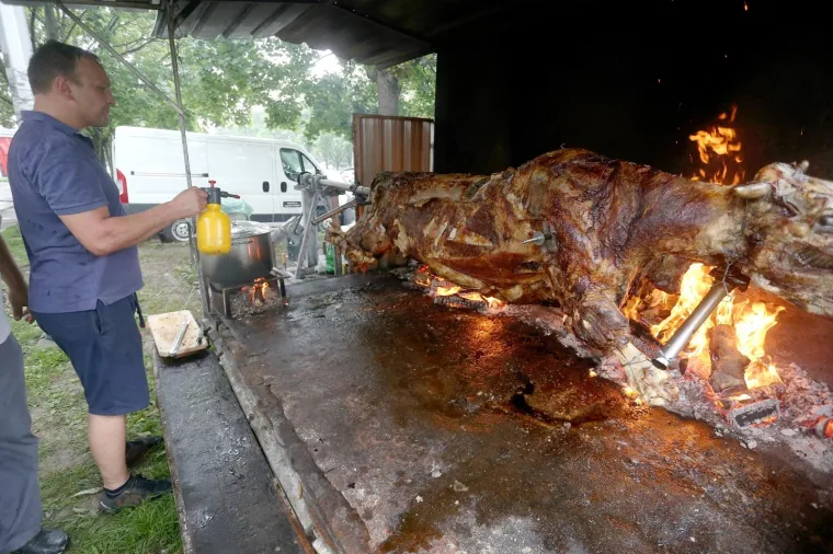 Na Male&scaron;nici navijači okrenuli vola uoči finala SP-a