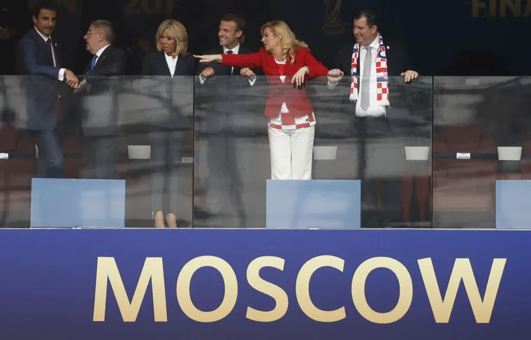 Predsjednica i njen suprug gledaju utakmicu zajedno s Macronom i suprugom