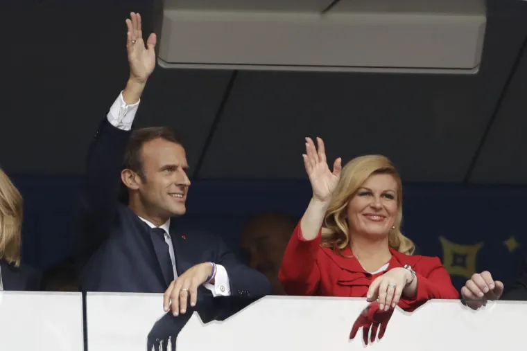 Predsjednica i njen suprug gledaju utakmicu zajedno s Macronom i suprugom