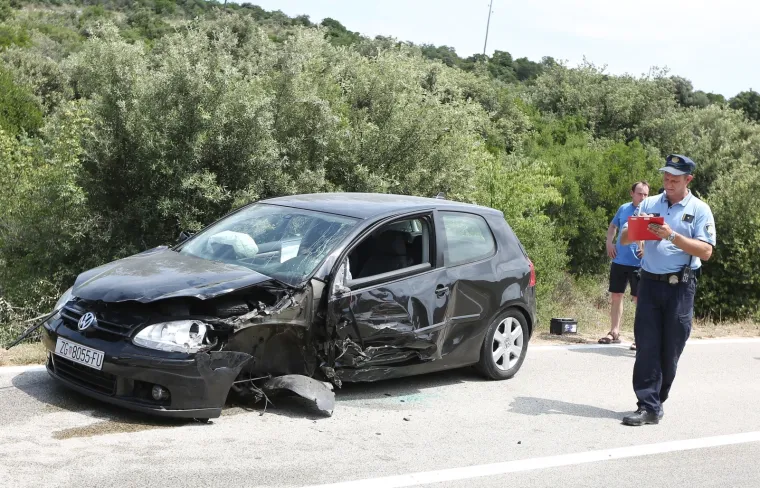 Sedam ozlijeđenih u prometnoj nesreći kod Ti&scaron;njanske Dubrave