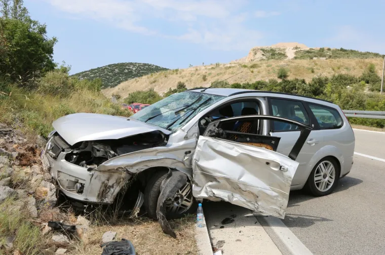 Sedam ozlijeđenih u prometnoj nesreći kod Ti&scaron;njanske Dubrave