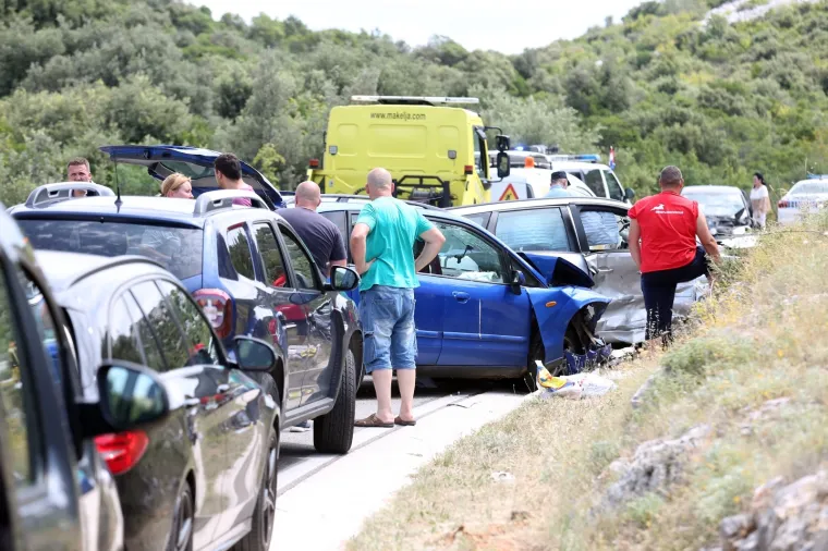 Sedam ozlijeđenih u prometnoj nesreći kod Ti&scaron;njanske Dubrave