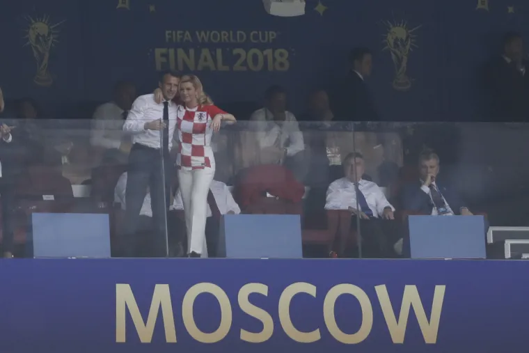 Pogledajte kako je predsjednica reagirala na slavlje francuskog predsjednika Macrona