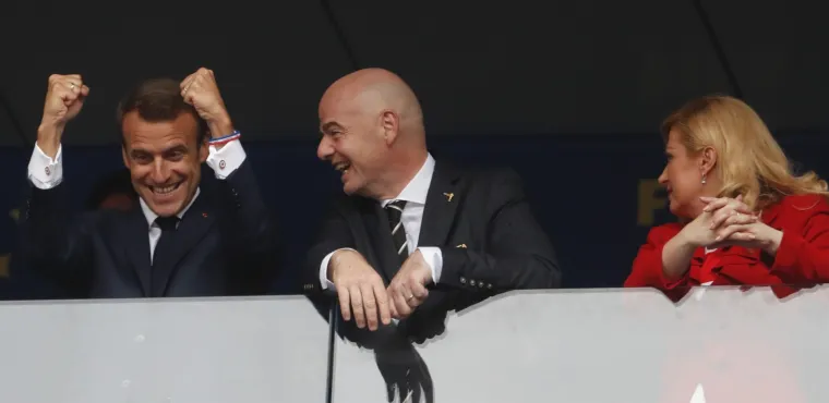 Pogledajte kako je predsjednica reagirala na slavlje francuskog predsjednika Macrona