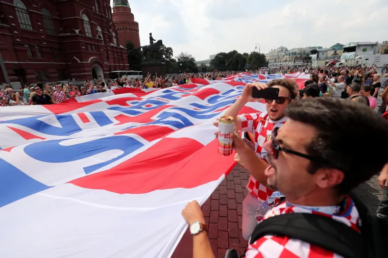 HRVATSKI TULUM U SREDI&Scaron;TU MOSKVE: Navijači razvili gigantsku zastavu, Vatreni će opet imati žestoku podr&scaron;ku