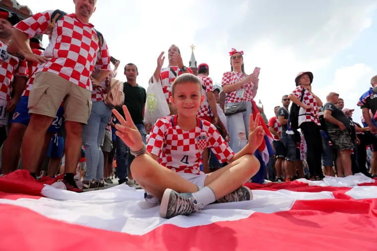 HRVATSKI TULUM U SREDI&Scaron;TU MOSKVE: Navijači razvili gigantsku zastavu, Vatreni će opet imati žestoku podr&scaron;ku