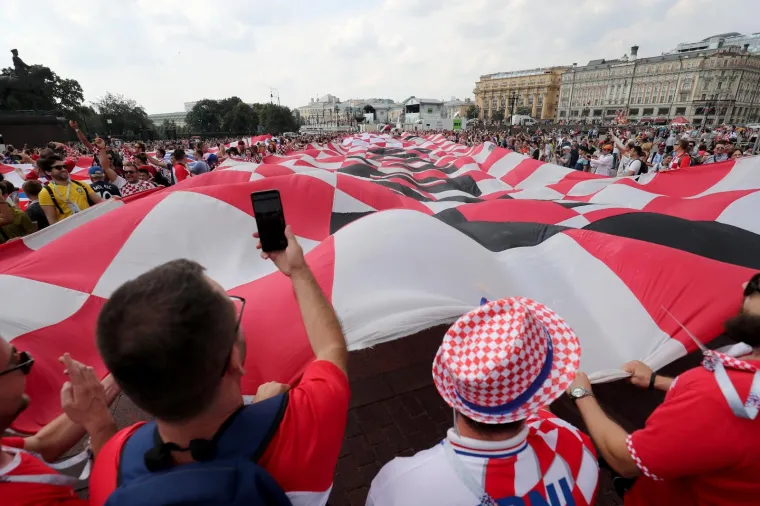 HRVATSKI TULUM U SREDI&Scaron;TU MOSKVE: Navijači razvili gigantsku zastavu, Vatreni će opet imati žestoku podr&scaron;ku