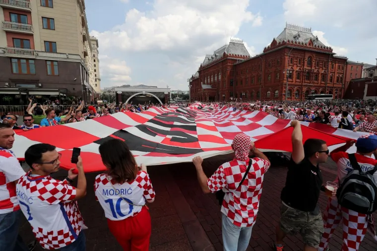HRVATSKI TULUM U SREDI&Scaron;TU MOSKVE: Navijači razvili gigantsku zastavu, Vatreni će opet imati žestoku podr&scaron;ku