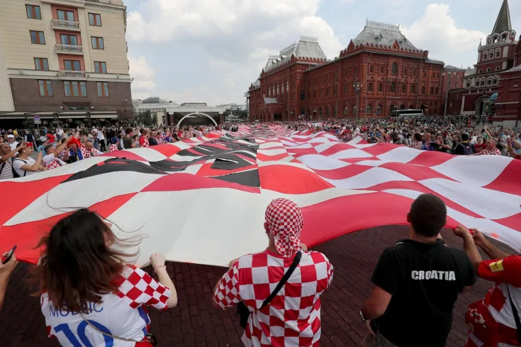HRVATSKI TULUM U SREDI&Scaron;TU MOSKVE: Navijači razvili gigantsku zastavu, Vatreni će opet imati žestoku podr&scaron;ku