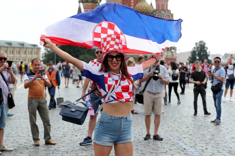 HRVATSKI TULUM U SREDI&Scaron;TU MOSKVE: Navijači razvili gigantsku zastavu, Vatreni će opet imati žestoku podr&scaron;ku