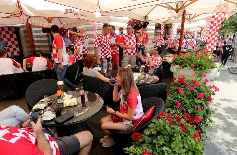 HRVATSKI TULUM U SREDI&Scaron;TU MOSKVE: Navijači razvili gigantsku zastavu, Vatreni će opet imati žestoku podr&scaron;ku