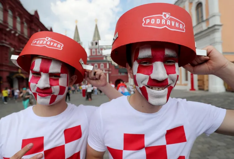 HRVATSKI TULUM U SREDI&Scaron;TU MOSKVE: Navijači razvili gigantsku zastavu, Vatreni će opet imati žestoku podr&scaron;ku