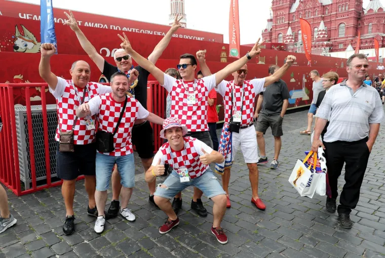 HRVATSKI TULUM U SREDI&Scaron;TU MOSKVE: Navijači razvili gigantsku zastavu, Vatreni će opet imati žestoku podr&scaron;ku