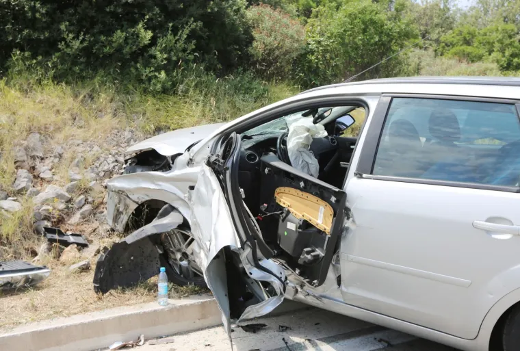 Sedam ozlijeđenih u prometnoj nesreći na D-59 kod Tisnjanske Dubrave.