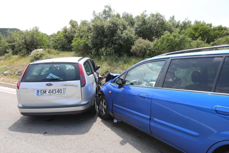 SEDAM OSOBA ZAVR&Scaron;ILO U &Scaron;IBENSKOJ BOLNICI: Lančani sudar četiri automobila kod Ti&scaron;njanske Dubrave