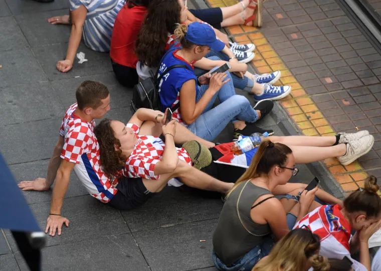 EUFORIJA U METROPOLI: Odu&scaron;evljena masa dočekala Vatrene u Zagrebu, kulminacija slijedi na Trgu bana Jelačića
