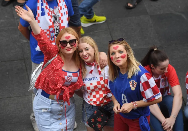 EUFORIJA U METROPOLI: Odu&scaron;evljena masa dočekala Vatrene u Zagrebu, kulminacija slijedi na Trgu bana Jelačića