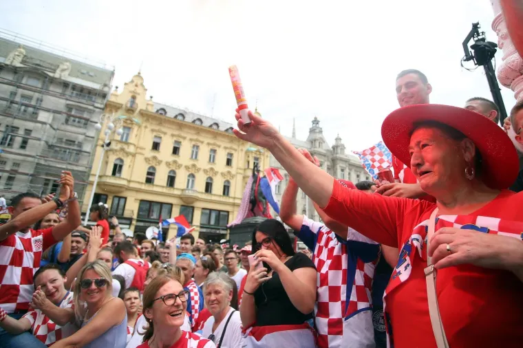 Iza 13 sati atmosfera se na Trgu počela ozbiljno zahuktavati